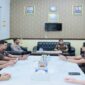 Kapolres Tojo Una-Una AKBP Yanna Djayawidya menerima kunjungan silaturahmi Kajari Tojo Una-Una yang baru, David Razi, bersama jajaran di Mapolres Tojo Una-Una, Rabu (26/8/2026).