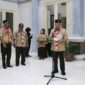 Bupati Banggai Kepulauan Rusli Moidady menyambut kepulangan peserta Jamnas 2026 Banggai Kepulauan di Rumah Jabatan Bupati, Senin (24/8/2026).