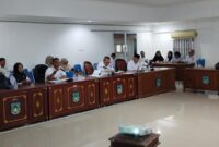 Bupati Bangkep Rusli Moidady, sekda Bangkep M. Aris Susanto dan Kepala Bapeda Aryono Orang bersama OPD terkait menghadiri rapat pembahasan kebijakan umum anggaran. (ist)