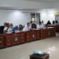 Bupati Bangkep Rusli Moidady, sekda Bangkep M. Aris Susanto dan Kepala Bapeda Aryono Orang bersama OPD terkait menghadiri rapat pembahasan kebijakan umum anggaran. (ist)