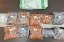 Bareskrim Polri menangkap tiga orang pelaku peredaran vape berisi narkoba jenis etomidate di wilayah Rupat, Bengkalis, Riau.(Cnn Indonesia)
