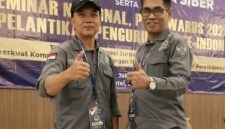 Victor Reppie, Ketua DPC Pro Jurnalismedia Siber Banggai Kepulauan bersama Ketua Umum Mahmud Marhaba (ist)
