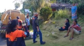 Kalak BPBD Bangkep meninjau sumber air dan menyalurkan bantuan air bersih ke 10 desa terdampak kekeringan di Bulagi.(ist)