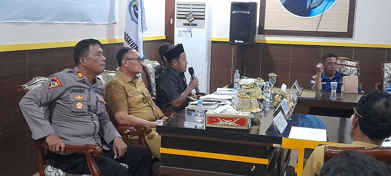 Ketua DPRD Banggai Kepulauan, Arkam Supu, menghadiri rapat koordinasi hidrometeorologi Selasa (1/9/2026)