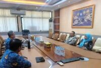 Sekda Banggai Kepulauan Aris Susanto berkoordinasi dengan BKN Regional IV Makassar terkait penataan kepegawaian dan mutasi mendekati domisili ASN.(ist)
