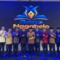 Bupati Banggai Kepulauan Rusli Moidady menerima penghargaan Anugerah Pendidikan Bago Nggabelo 2026 atas capaian mutu dan layanan pendidikan daerah. (Pemkab Bangkep)