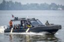 Basarnas memperluas area pencarian 129 korban terbaliknya KM Virgo Transport 8 di Laut Jawa dengan mengerahkan armada laut dan udara, Rabu (16/9/26). (CNN Indonesia/Antara)

