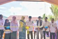 Bupati Banggai Kepulauan Rusli Moidady didampingi bunda PAUD meresmikan Gedung TK Negeri Ambelang sebagai komitmen pemerintah menghadirkan sarana pendidikan anak usia dini yang layak., Rabu (16/0/26).