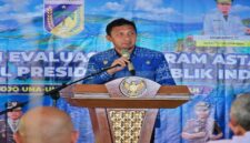 Bupati Tojo Una-Una Ilham Lawidu saat menyampaikan sambutan pada pembukaan Rapat Koordinasi (Rakor) Evaluasi Program Asta Cita di Reconnect Buka Buka Island, Kecamatan Ampana Tete, Jumat (11/9/2026).