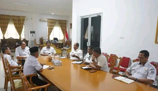 Wakil Bupati Banggai Kepulauan Serfi Kambey memimpin rapat persiapan Car Free Day untuk mematangkan koordinasi teknis lintas perangkat daerah.(kmf)