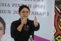 Anggota DPR RI dari Fraksi NasDem, Eva Stevany Rataba, menjadi sorotan setelah namanya dikabarkan masuk dalam daftar penerima Bansos di Toraja Utara, Sulsel. (CNN Indonesia/ Detikcom)