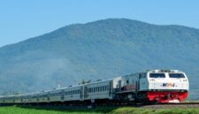 PT KAI Daop 8 Surabaya menambah satu perjalanan kereta dari Malang dan meningkatkan kapasitas dua KA dari Surabaya ke Jakarta (Ft : InfoPublik)