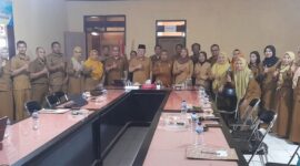 Bupati Banggai Kepulauan mengevaluasi kinerja Badan Kesbangpol melalui pemaparan capaian program setiap bidang guna memperkuat ketepatan sasaran, Selasa (15/9/26).