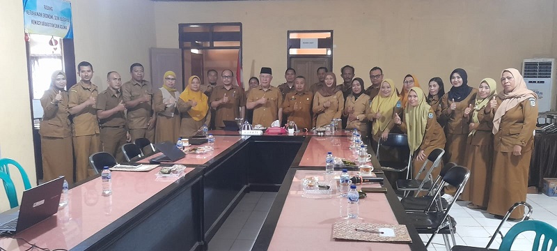 Bupati Banggai Kepulauan mengevaluasi kinerja Badan Kesbangpol melalui pemaparan capaian program setiap bidang guna memperkuat ketepatan sasaran, Selasa (15/9/26).