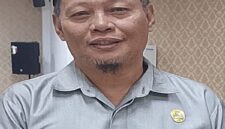 Ketua DPRD Touna Gusnar A
Suleman, SE. MM