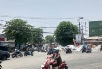 Proyek pengerjaan bozem Tanjungsari memicu kemacetan hingga 3 KM di Surabaya Barat, pengendara diimbau mencari jalur alternative,Rabu (30/9/26). (dok: Bedainnews)