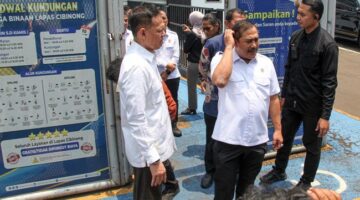  Menteri Imipas Agus Andrianto dan Kepala Bappisus mencecar Kalapas Cibinong terkait temuan dugaan fasilitas mewah narapidana di lingkungan lapas.(CNN Indonesia/ANT)