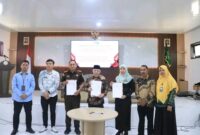 Pemkab Banggai Kepulauan menandatangani MoU dengan Kejari Balut dan Pengadilan Agama untuk memperkuat pendampingan hukum serta sidang elektronik. (ist)
