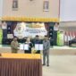 Wakil Bupati Surya Lapasiri bersama tiga pimpinan DPRD Kabupaten Tojo Una-Una menandatangani persetujuan bersama atas Ranperda tentang Perubahan APBD Tahun Anggaran 2026 dalam rapat paripurna DPRD Touna, Senin (14/9/2026).