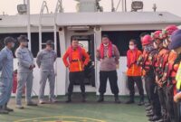 Polri menyisir Selat Sunda hingga Gunung Anak Krakatau untuk mencari 8 korban hilang kontak kapal cepat KM Arupadatu 1. (CNN Indonesia)