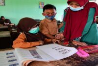  Kementerian Pendidikan Dasar dan Menengah (Kemendikdasmen) mengimbau seluruh warga sekolah untuk mengutamakan keselamatan dan kesehatan dalam menghadapi bencana erupsi Anak Gunung Krakatau. 