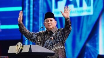 Presiden Prabowo Subianto menyampaikan komitmen memperluas akses pendidikan dan mendorong pembahasan pendidikan gratis pada satuan pendidikan negeri, mulai SD hingga perguruan tinggi, saat menghadiri puncak HUT ke-28 PAN di JICC, Jakarta, Jumat (18/9/2026).Foto: BPMI Setpres/Muchlis Jr