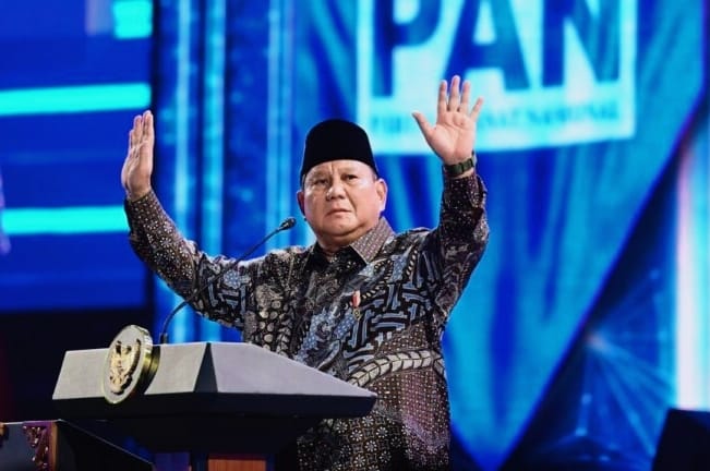 Presiden Prabowo Subianto menyampaikan komitmen memperluas akses pendidikan dan mendorong pembahasan pendidikan gratis pada satuan pendidikan negeri, mulai SD hingga perguruan tinggi, saat menghadiri puncak HUT ke-28 PAN di JICC, Jakarta, Jumat (18/9/2026).Foto: BPMI Setpres/Muchlis Jr