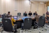 Komisi II DPRD Bangkep menggelar RDP bersama Pemda dan PLN Salakan untuk membahas pelayanan Dermaga Komba-Komba serta kendala kelistrikan daerah. (Pemka Bangkep)