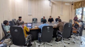 Komisi II DPRD Bangkep menggelar RDP bersama Pemda dan PLN Salakan untuk membahas pelayanan Dermaga Komba-Komba serta kendala kelistrikan daerah. (Pemka Bangkep)