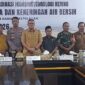 Wakil Bupati Banggai Kepulauan, Serfi Kambey, memimpin rapat evaluasi penanganan siaga darurat hidrometeorologi, pada Selasa (1/9/2026)