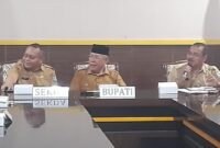 Bupati Banggai Kepulauan Rusli Moidady memimpin rakor pemantapan peluncuran Mal Pelayanan Publik satu pintu di Kantor Bupati Bangkep, Senin (14/9/26)