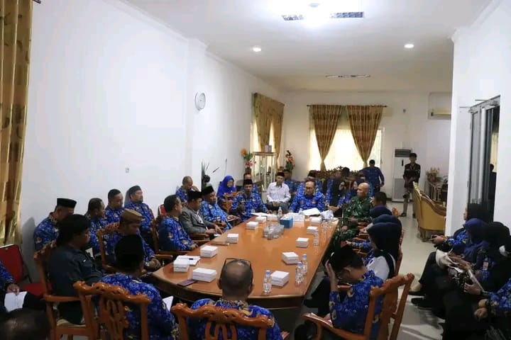 Wakil Bupati Banggai Kepulauan Serfi Kambey memimpin rapat persiapan Car Free Day Salakan yang bakal diluncurkan pada Sabtu mendatang.(Ft : ist)
