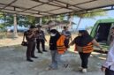 Persiapan sidang keliling oleh Kasi Pidum Kejari Tojo Una-Una saat mempersiapkan pelaksanaan sidang keliling di luar gedung Pengadilan Negeri Poso, Kabupaten Tojo Una-Una, Senin (7/9/2026).