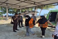 Persiapan sidang keliling oleh Kasi Pidum Kejari Tojo Una-Una saat mempersiapkan pelaksanaan sidang keliling di luar gedung Pengadilan Negeri Poso, Kabupaten Tojo Una-Una, Senin (7/9/2026).