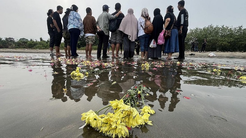 : Dewan Pers sebut lima jurnalis yang hilang saat meliput Gunung Anak Krakatau sebagai pahlawan pers dan ingatkan keselamatan kerja, Senin (21/9/26). (CNN Indonesia/ANT).