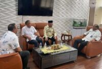 Bupati Bangkep Dan Dirjen KKP bahas budidaya rumput laut. (Victor Reppie/ Pemda Bangkep)