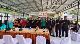 Suasana foto bersama seusai penyuluhan hukum dan pendampingan litigasi gratis bagi tahanan titipan di Aula Lapas Kelas IIB Ampana, Sabtu (3/10/2026). (Ft : Budi Dako)