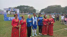 Gubernur Sulteng Anwar Hafid resmi membuka turnamen Berani Cup Poso 2026 di Lapangan Kasintuwu. (ist)