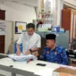 Petugas Kelurahan Tarok Dipo, Bukittinggi, melakukan perbaikan data akibat lonjakan desil kesejahteraan melalui aplikasi SIKS-NG.(ft : Bedainnew)