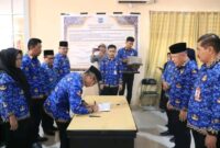 Bupati Banggai Kepulauan Rusli Moidady mencanangkan Pembangunan Zona Integritas menuju WBK dan WBBM untuk wujudkan birokrasi bersih.(pemkab Bangkep)
