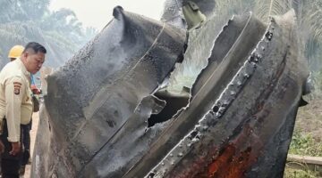 Aparat selidiki temuan logam gosong di sawit Kotim.(FT: CNN Indonesia/detik.com)