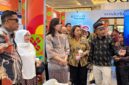 Wakil Bupati Tojo Una-Una, Surya Lapasiri, bersama rombongan saat mengunjungi salah satu stan dalam ajang Wonderful Indonesia Tourism Fair (WITF) 2026 di JIExpo Kemayoran, Jakarta, Kamis (15/10/2026).