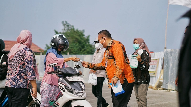 Pemda Bangkep Bagikan Masker Gratis Di Kota Salakan (ist)