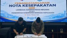 Pemkab Banggai Kepulauan menandatangani Nota Kesepakatan dengan LAN untuk meningkatkan kapasitas aparatur dan pelayanan public, Rabu (7/10/26). (Pemkab Bangkep/ Victor Reppie)