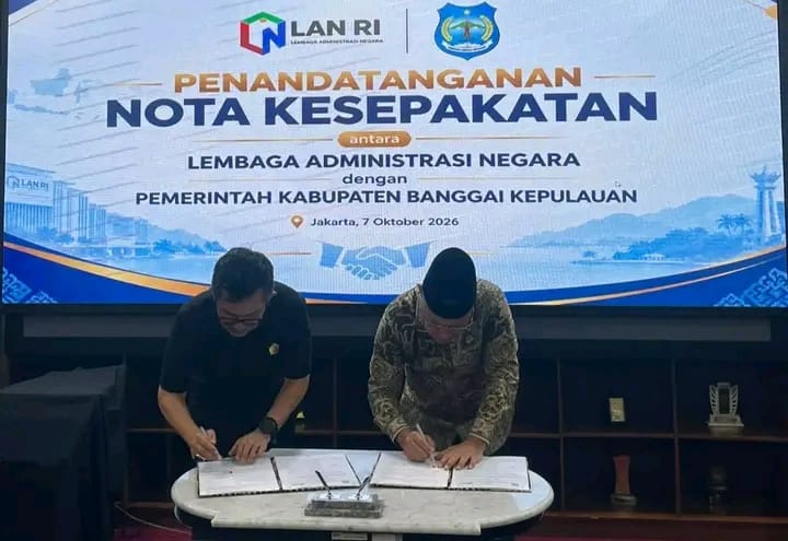Pemkab Banggai Kepulauan menandatangani Nota Kesepakatan dengan LAN untuk meningkatkan kapasitas aparatur dan pelayanan public, Rabu (7/10/26). (Pemkab Bangkep/ Victor Reppie)