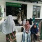 Babinsa Koramil 24 Mutiara Timur Serma Yusrizal mendampingi pendataan Perlinsos warga Pidie sebagai basis data usulan bantuan sosial 2027. (Ft: Bedainnews/Iskandar Pidie)