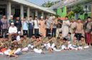 Menghadapi kemarau panjang, ratusan warga dan santri Ponpes DDI Kilongan Permai menggelar Sholat Istisqa dengan dukungan Tirta Dharma PDAM Luwuk Utara, Kamis (01/10/26).
