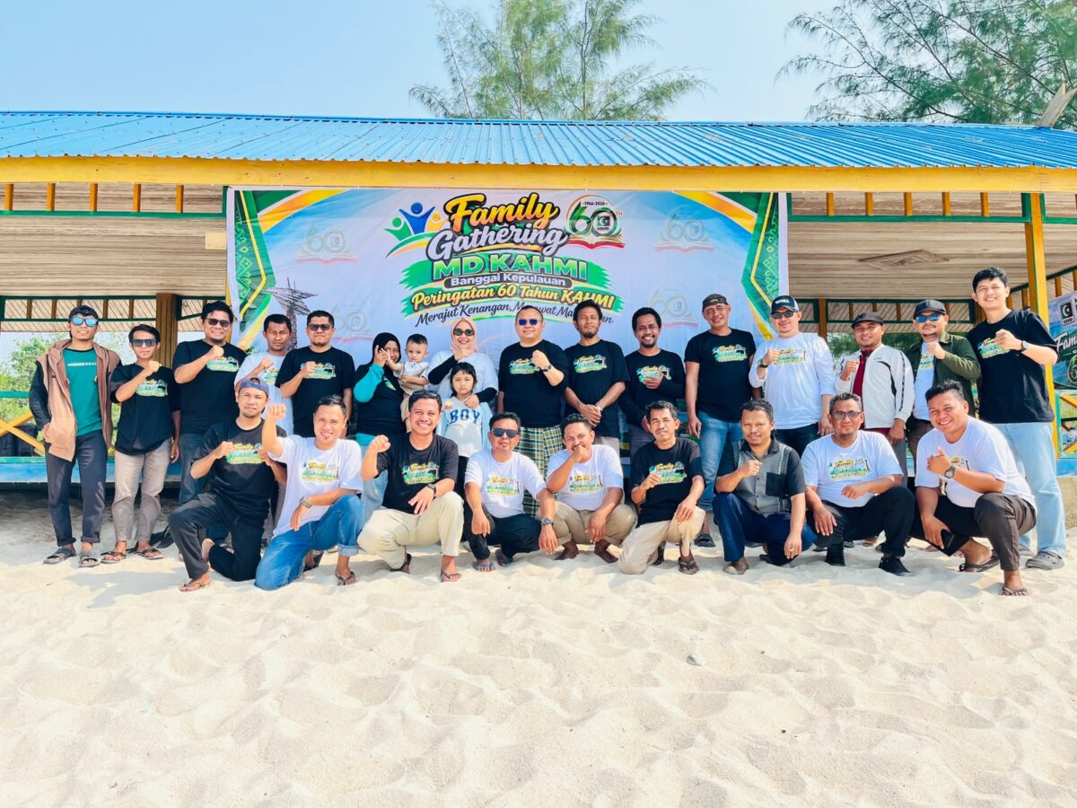 MD KAHMI Banggai Kepulauan menggelar Family Gathering peringatan HUT ke-60 di Pantai Pompon untuk mempererat silaturahmi. (Ist)