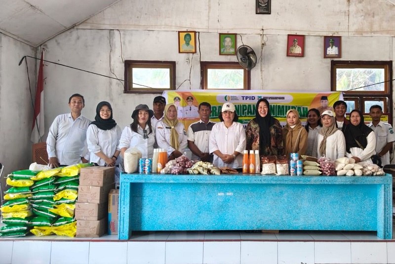 Pemda Banggai Kepulauan menggelar Gerakan Pangan Murah di Kecamatan Liang guna jaga stabilisasi harga menjelang hari besar keagamaan. (FT : Pemda Bangkep)