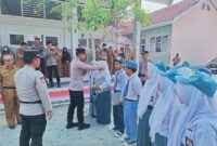 Kapolres Tojo Una-Una AKBP Yanna Djayawidya memberikan edukasi kepada pelajar SMKN 3 Tojo Una-Una tentang bahaya bullying, narkoba, dan pentingnya bijak bermedia sosial, Senin (26/10/2026).
